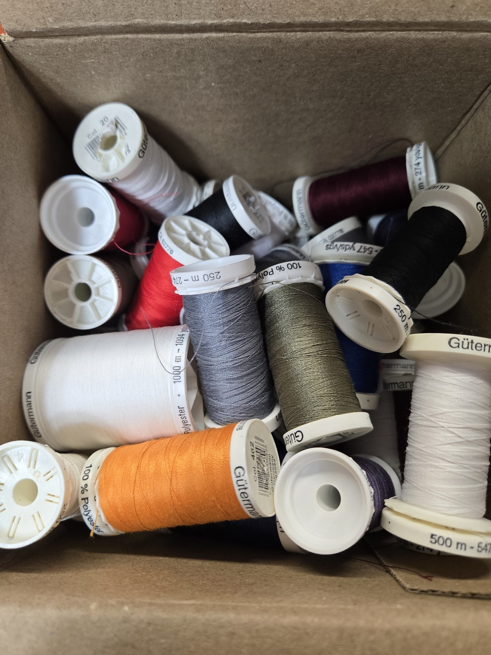Gutermann Assorted Sewing Thread Spool Set - Multi-Color 45 - Picture 2 of 3